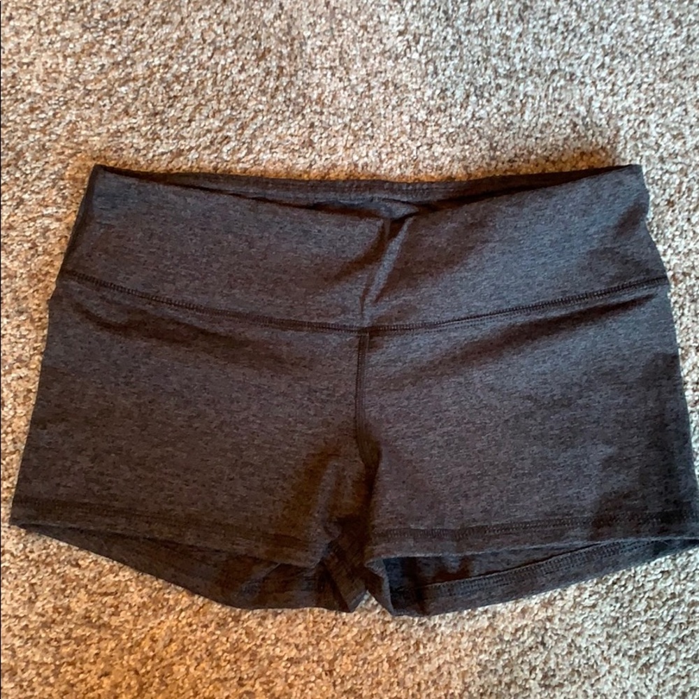 Fleo booty shorts
